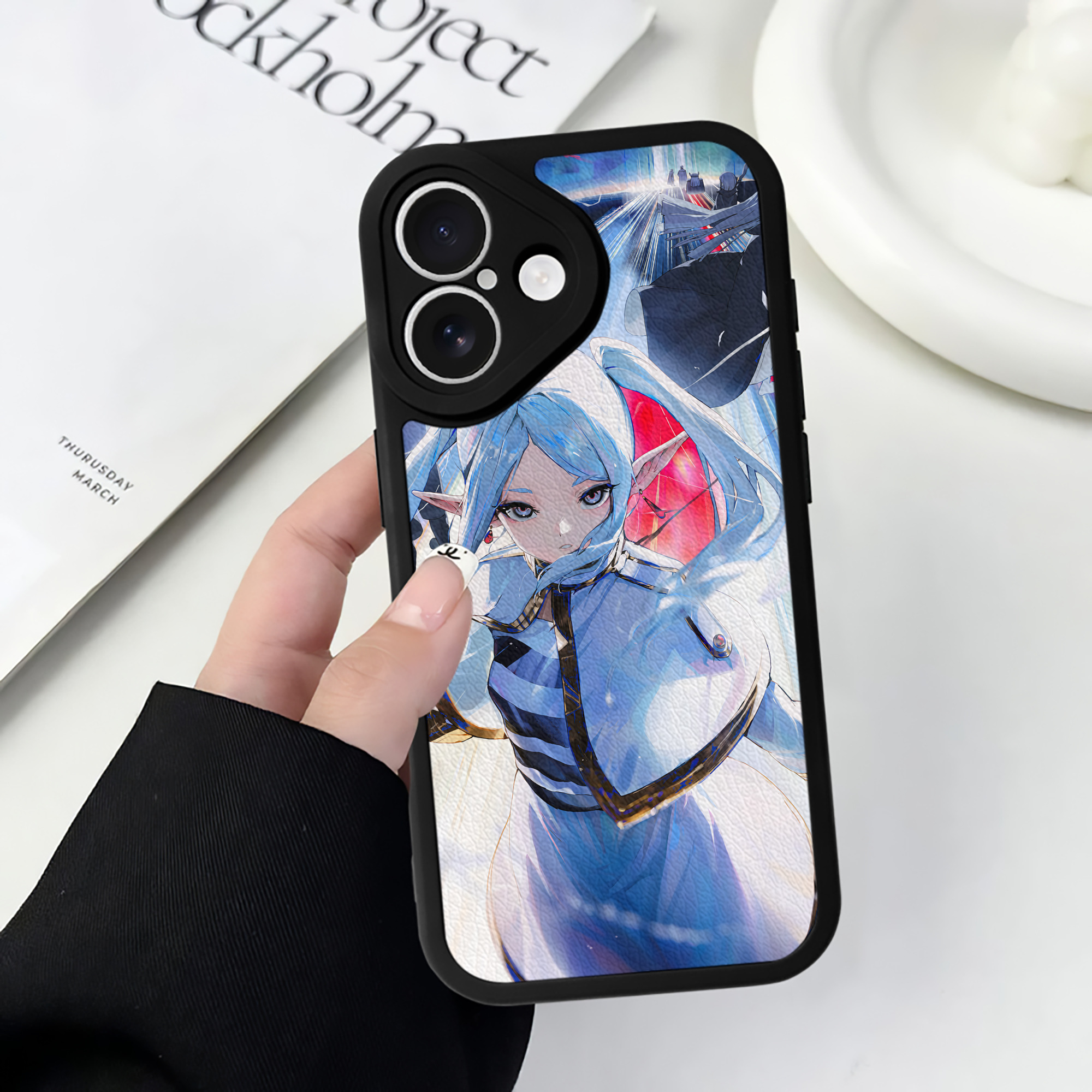 （画像用） 葬送のフリーレン Frieren 【iPhone 16シリーズ対応】シリコンスマホケース（レザー調） 材質：シリコン